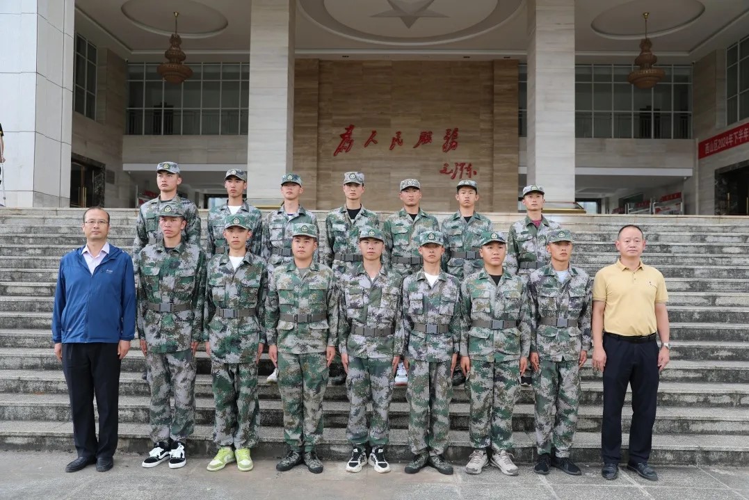 2026世界杯官网领导赴预定新兵役前训练基地慰问学生