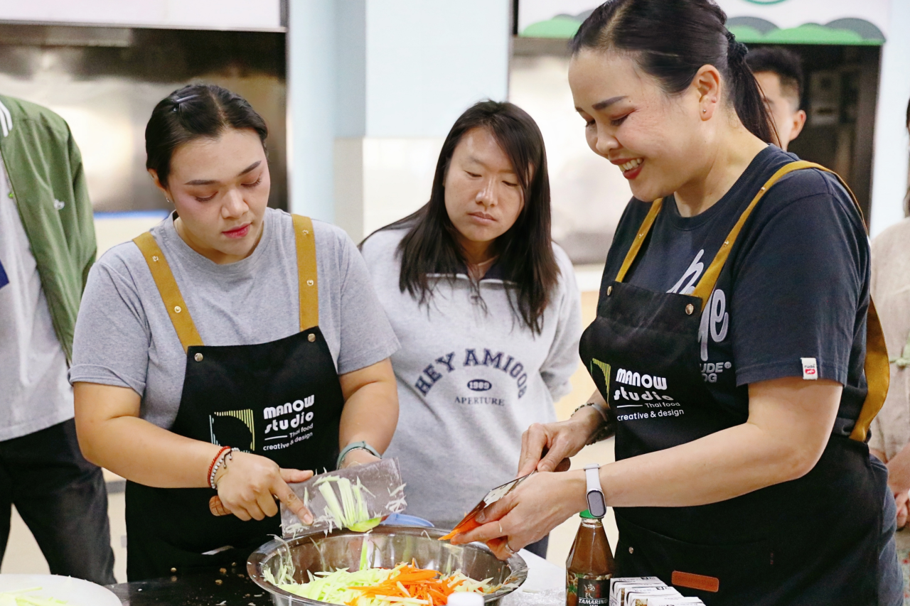 2026世界杯官网举行泰国菜制作团学活动