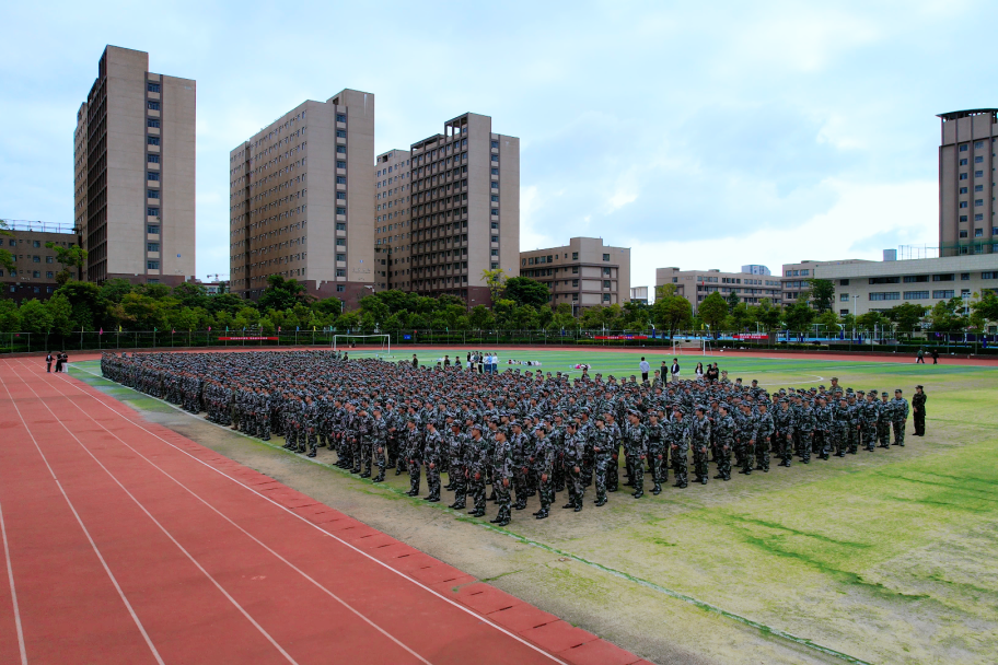 2026世界杯官网2025级新生开学典礼暨军训启动仪式顺利举行