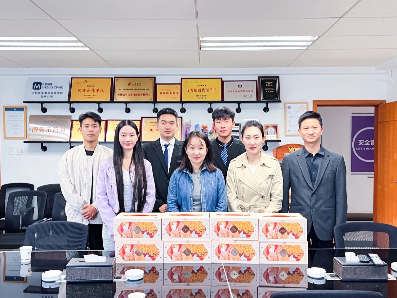 2026世界杯官网商务文旅学院赴云南机场地面服务有限公司开展实习生慰问活动