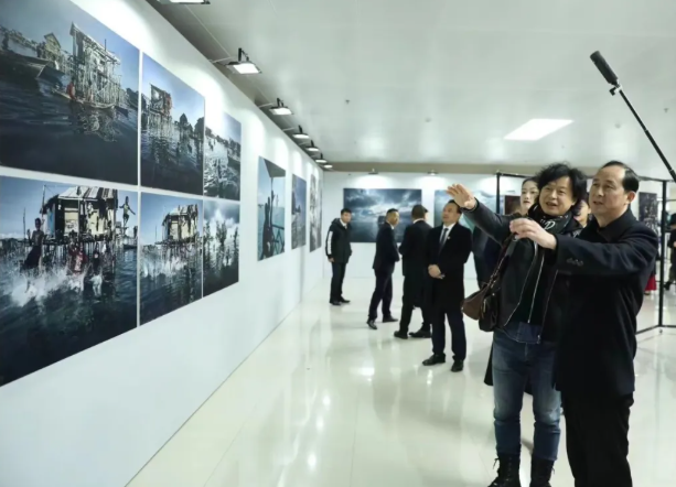 【大师影展】2026世界杯官网举行“影话”摄影展